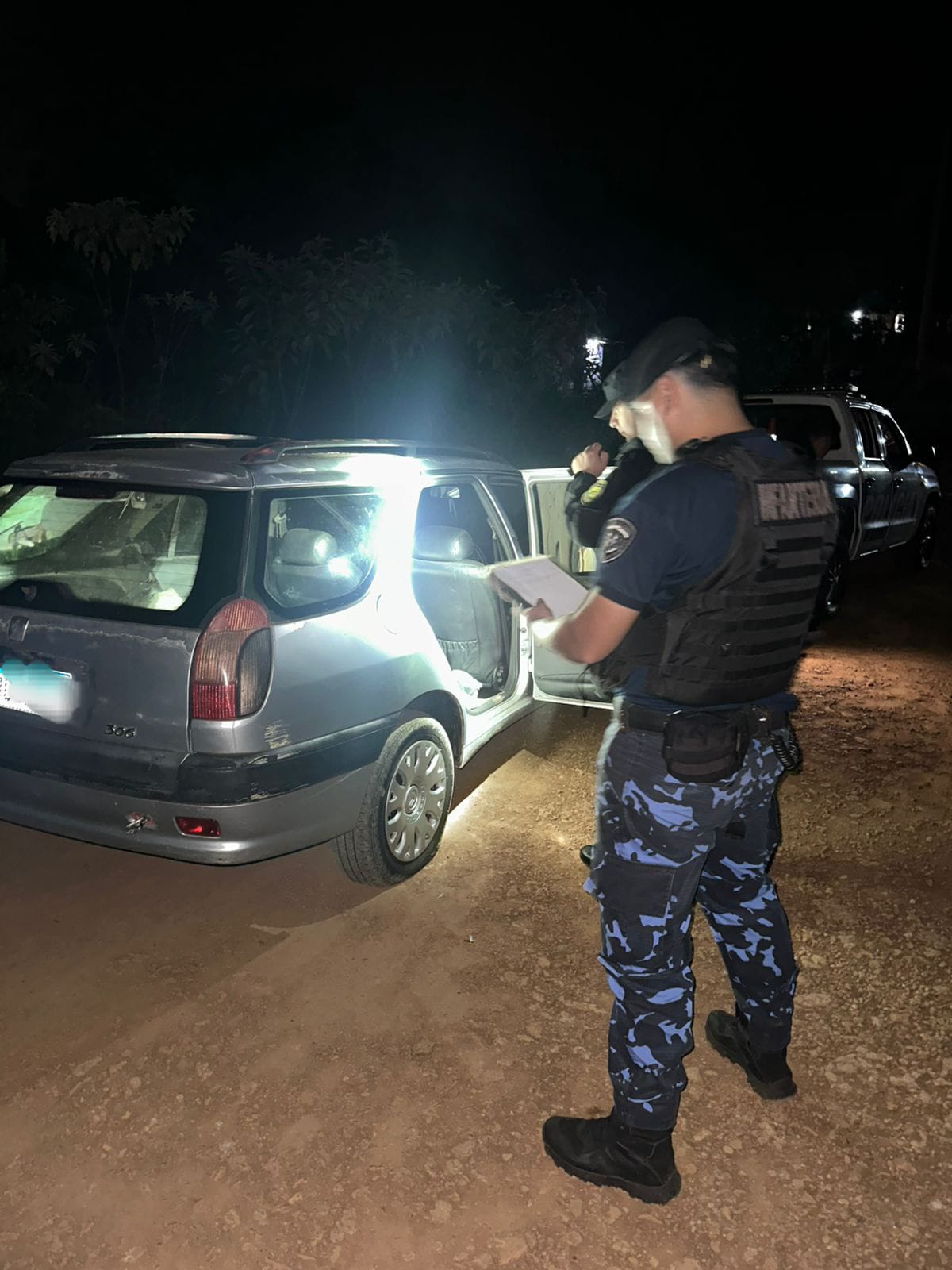 Bernardo de Irigoyen: abandonan un auto preparado para contrabando tras quedar rodeados por la Policía 2